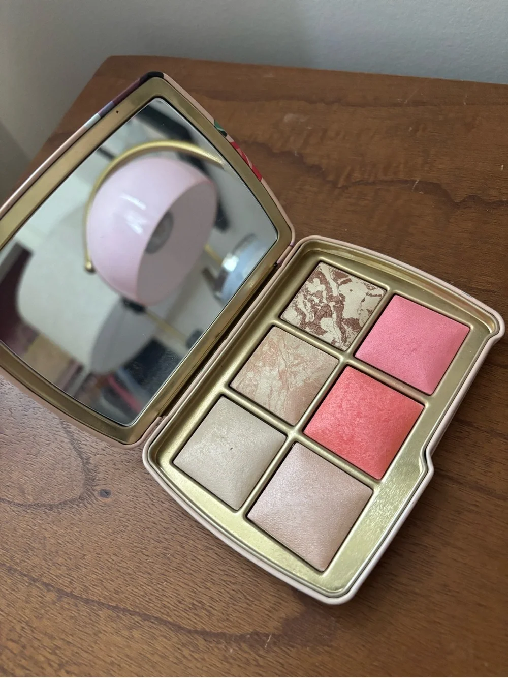 Hourglass Ambient Lighting Palette Deer